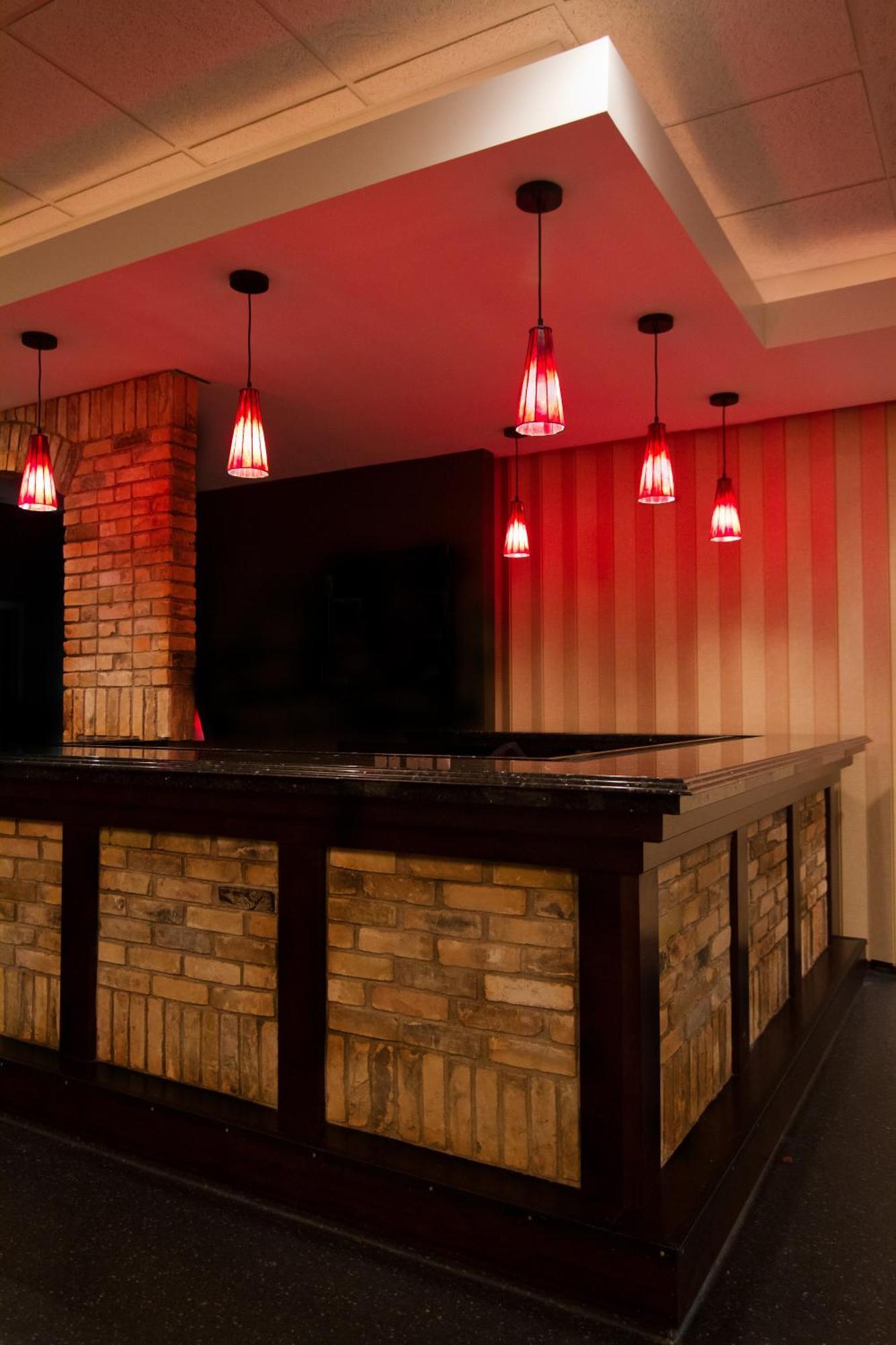 Park West Inn Виннипег Экстерьер фото