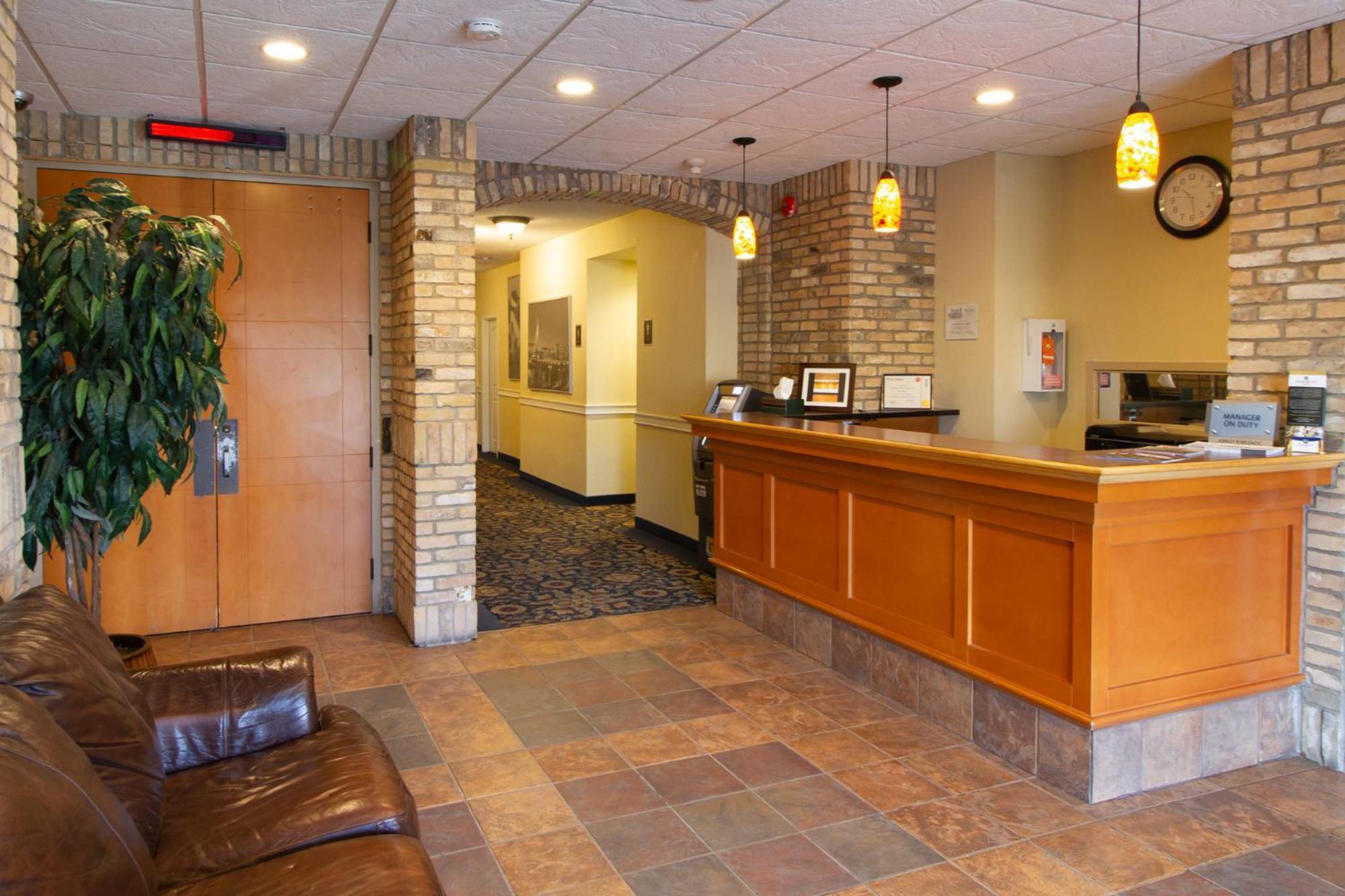 Park West Inn Виннипег Экстерьер фото
